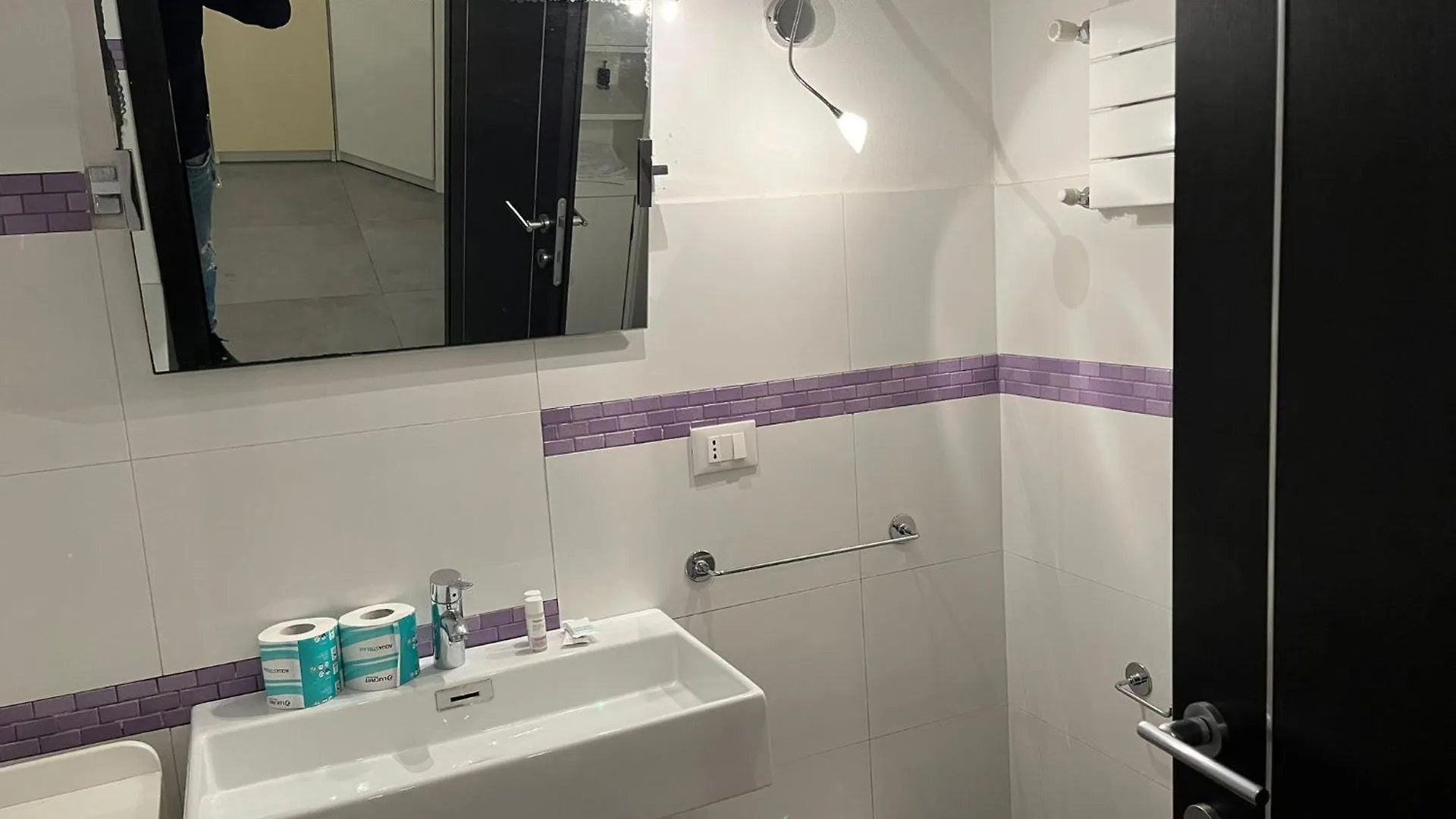 Exquisite 2Br Apartment Nearby Borgo San Frediano Florence Italy